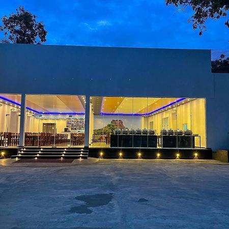Acme Grand Hotel Habarana Exterior photo